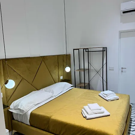 Maison Cairoli 3* נאפולי